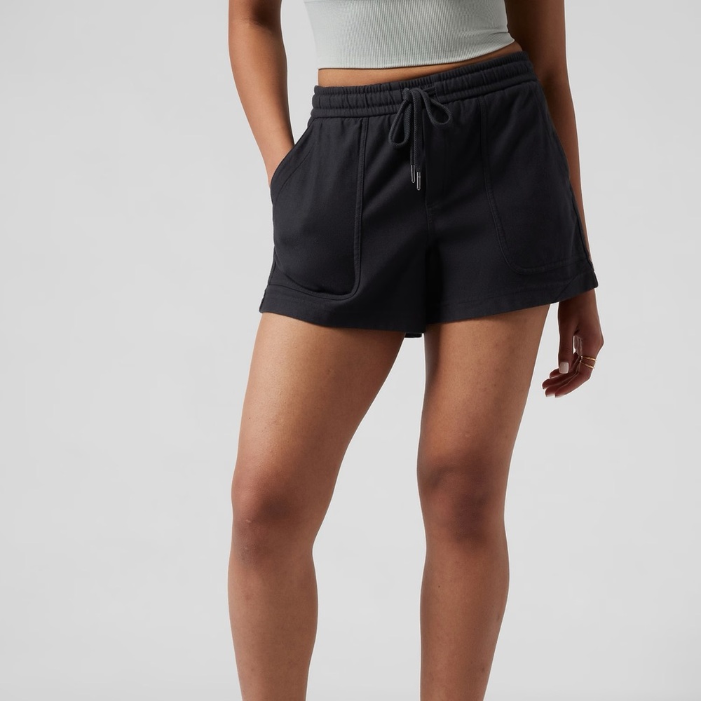 Women’s athleta farallon short size medium in black